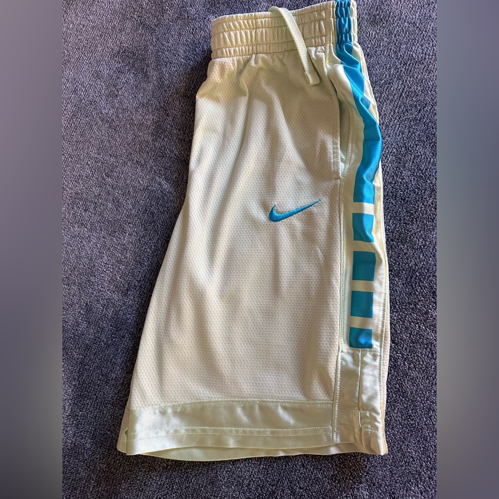 New NIKE without a tag, boy’s bottom size S